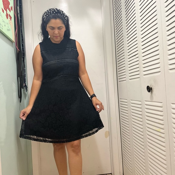 MOCK NECK SLEEVELESS BACK FULL ZIP LACE DRESS - Picture 9 of 9